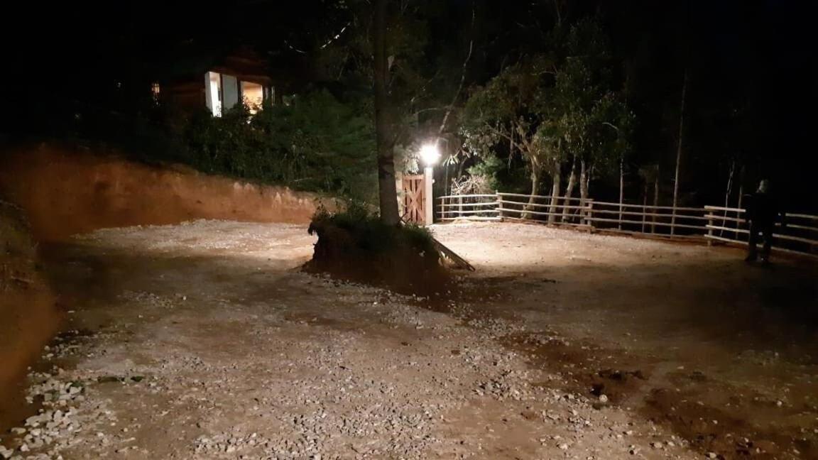 Chale Dos Tucanos- Parede De Vidro Com Linda Vista Campos do Jordão Exterior foto